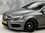 Mercedes-Benz A-klasse 180 AMG Sport (NAVIGATIE, NAP,  GETINT GLAS, LEDER/ALCANTARA, DIAMOND GRILL, SPORTSTOELEN, XENON, CRUISE, PARKEERSENSOREN, NIEUWE APK, NIEUWSSTAAT)