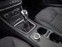 Mercedes-Benz A-klasse 180 AMG Sport (NAVIGATIE, LEDER/ALCANTARA, DIAMOND GRILL, SPORTSTOELEN, XENON, CRUISE, NIEUWE APK, NIEUWSSTAAT)