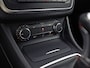 Mercedes-Benz A-klasse 180 AMG Sport (NAVIGATIE, LEDER/ALCANTARA, DIAMOND GRILL, SPORTSTOELEN, XENON, CRUISE, NIEUWE APK, NIEUWSSTAAT)