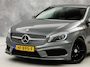 Mercedes-Benz A-klasse 180 AMG Sport (NAVIGATIE, NAP,  GETINT GLAS, LEDER/ALCANTARA, DIAMOND GRILL, SPORTSTOELEN, XENON, CRUISE, PARKEERSENSOREN, NIEUWE APK, NIEUWSSTAAT)