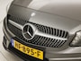 Mercedes-Benz A-klasse 180 AMG Sport (NAVIGATIE, LEDER/ALCANTARA, DIAMOND GRILL, SPORTSTOELEN, XENON, CRUISE, NIEUWE APK, NIEUWSSTAAT)