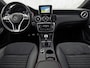 Mercedes-Benz A-klasse 180 AMG Sport (NAVIGATIE, LEDER/ALCANTARA, DIAMOND GRILL, SPORTSTOELEN, XENON, CRUISE, NIEUWE APK, NIEUWSSTAAT)