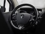 Renault Captur 1.2 TCe Dynamique Automaat (NAVIGATIE, CLIMATE, GETINT GLAS, CAMERA, SPORTSTOELEN, CRUISE, ELEK PAKKET, NIEUWSTAAT)