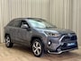 Toyota RAV4 2.5 Hybrid AWD PHEV *1e Eigenaar* Panoramadak / HUD / Leder / 360 Camera / Stuur/Stoelverwarming / 18"LMV