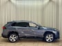 Toyota RAV4 2.5 Hybrid AWD PHEV *1e Eigenaar* Panoramadak / HUD / Leder / 360 Camera / Stuur/Stoelverwarming / 18"LMV