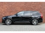 Volvo XC90 T8 Automaat AWD Ultra Dark | Bowers & Wilkins | Luchtvering | Panoramadak | Rondom zichtcamera | 22" Lichtmetalen velgen | Verwarmbare voorstoelen | Verwarmbaar stuurwiel | Massagefunctie voorstoelen | Ventileerbare voorstoelen | Verwarmbare achterbank