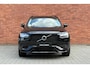 Volvo XC90 T8 Automaat AWD Ultra Dark | Bowers & Wilkins | Luchtvering | Panoramadak | Rondom zichtcamera | 22" Lichtmetalen velgen | Verwarmbare voorstoelen | Verwarmbaar stuurwiel | Massagefunctie voorstoelen | Ventileerbare voorstoelen | Verwarmbare achterbank