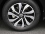Volkswagen Golf 1.0 eTSI Active Automaat | Apple CarPlay/Android Auto | Navigatie | Cruise Control | Parkeersensoren | Climate control | Camera | Sfeerverlichting | Private glass