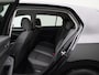 Volkswagen Golf 1.0 eTSI Active Automaat | Apple CarPlay/Android Auto | Navigatie | Cruise Control | Parkeersensoren | Climate control | Camera | Sfeerverlichting | Private glass