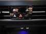 Volkswagen Golf 1.0 eTSI Active Automaat | Apple CarPlay/Android Auto | Navigatie | Cruise Control | Parkeersensoren | Climate control | Camera | Sfeerverlichting | Private glass