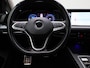 Volkswagen Golf 1.0 eTSI Active Automaat | Apple CarPlay/Android Auto | Navigatie | Cruise Control | Parkeersensoren | Climate control | Camera | Sfeerverlichting | Private glass