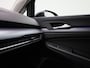 Volkswagen Golf 1.0 eTSI Active Automaat | Apple CarPlay/Android Auto | Navigatie | Cruise Control | Parkeersensoren | Climate control | Camera | Sfeerverlichting | Private glass