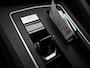 Volkswagen Golf 1.0 eTSI Active Automaat | Apple CarPlay/Android Auto | Navigatie | Cruise Control | Parkeersensoren | Climate control | Camera | Sfeerverlichting | Private glass