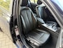 BMW 3-Serie 320i Upgrade Edition | M-SPORT VELGEN | LEDER | TREKHAAK | GOED ONDERHOUDEN