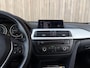 BMW 3-Serie 320i Upgrade Edition | M-SPORT VELGEN | LEDER | TREKHAAK | GOED ONDERHOUDEN