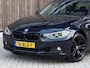 BMW 3-Serie 320i Upgrade Edition | M-SPORT VELGEN | LEDER | TREKHAAK | GOED ONDERHOUDEN