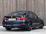 BMW 3-Serie 320i Upgrade Edition | M-SPORT VELGEN | LEDER | TREKHAAK | GOED ONDERHOUDEN