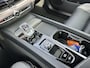 Volvo XC60 2.0 T8 Plug-in hybrid AWD Ultra Dark SOH 100% | 21'' INCH WIELEN | HARMAN KARDON | MEM. SEATS | VOOR & ACHTER STOELEN VERWARMD | STUURWIEL VERWARMD | PANO | KEYLESS | DODE HOEK | RIJKLAAR + 12 MND BOVAG GARANTIE |