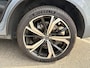 Volvo XC60 2.0 T8 Plug-in hybrid AWD Ultra Dark SOH 100% | 21'' INCH WIELEN | HARMAN KARDON | MEM. SEATS | VOOR & ACHTER STOELEN VERWARMD | STUURWIEL VERWARMD | PANO | KEYLESS | DODE HOEK | RIJKLAAR + 12 MND BOVAG GARANTIE |