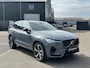 Volvo XC60 2.0 T8 Plug-in hybrid AWD Ultra Dark SOH 100% | 21'' INCH WIELEN | HARMAN KARDON | MEM. SEATS | VOOR & ACHTER STOELEN VERWARMD | STUURWIEL VERWARMD | PANO | KEYLESS | DODE HOEK | RIJKLAAR + 12 MND BOVAG GARANTIE |