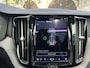 Volvo XC60 2.0 T8 Plug-in hybrid AWD Ultra Dark SOH 100% | 21'' INCH WIELEN | HARMAN KARDON | MEM. SEATS | VOOR & ACHTER STOELEN VERWARMD | STUURWIEL VERWARMD | PANO | KEYLESS | DODE HOEK | RIJKLAAR + 12 MND BOVAG GARANTIE |