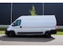 Peugeot Boxer 2.2 BlueHDi 180 L3H2 3.5t Nieuw en BPM vrij |180 pk automaat |2e airbag |Groot scherm |Navi |Climate control |Cruise |Metallic |Mooie camperbasis