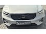 Volvo XC40 2.0 B3 Ultra Black Edition 20” Wielen - Panoramadak - Lounge-pakket - Harman Kardon Audio - 360 Cam - Alarm - Climate - R980 Interieur – Power seats met memory Links - Two Tone – Full led koplampen –Donkere hemel