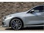 BMW 1-Serie M135i xDrive | Live Cockpit | Panorama | Leder | Memory | H&K | Head-Up | Camera | 19"LM | Skyscraper Grey