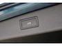 Volkswagen Tiguan 1.5 eHybrid R-Line 272PK / 200kW DSG, 60 maanden / 100.000km garantie, Black Style pakket, Harman Kardon geluidssysteem, head-up display, wegklapbare trekhaak, 20" 'York' LMV, LED Matrix (IQ.Lights) met dynamische richtingaanwijzers, verwarmbare voorstoelen, verwarmbare achterbank, verwarmbaar multifunctioneel lederen stuurwiel, verwarmbare voorruit, adaptieve cruise control (ACC) met Travel Assist, parkeerassistent (Park Assist Pro), keyless access, elektrische achterklep (Easy Open & Close), privacy glas, elektrisch verstel-, verwarm- en inklapbare buitenspiegels, draadloze telefoonlader, 3-zone climatronic, DAB+, dodehoekdetectie (Side Assist), draadloos Apple Carplay & Android Auto, dynamisch grootlichtassistent (Dynamic Light Assist) etc.
