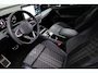 Volkswagen Tiguan 1.5 eHybrid R-Line 272PK / 200kW DSG, 60 maanden / 100.000km garantie, Black Style pakket, Harman Kardon geluidssysteem, head-up display, wegklapbare trekhaak, 20" 'York' LMV, LED Matrix (IQ.Lights) met dynamische richtingaanwijzers, verwarmbare voorstoelen, verwarmbare achterbank, verwarmbaar multifunctioneel lederen stuurwiel, verwarmbare voorruit, adaptieve cruise control (ACC) met Travel Assist, parkeerassistent (Park Assist Pro), keyless access, elektrische achterklep (Easy Open & Close), privacy glas, elektrisch verstel-, verwarm- en inklapbare buitenspiegels, draadloze telefoonlader, 3-zone climatronic, DAB+, dodehoekdetectie (Side Assist), draadloos Apple Carplay & Android Auto, dynamisch grootlichtassistent (Dynamic Light Assist) etc.