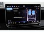 Volkswagen Tiguan 1.5 eHybrid R-Line 272PK / 200kW DSG, 60 maanden / 100.000km garantie, Black Style pakket, Harman Kardon geluidssysteem, head-up display, wegklapbare trekhaak, 20" 'York' LMV, LED Matrix (IQ.Lights) met dynamische richtingaanwijzers, verwarmbare voorstoelen, verwarmbare achterbank, verwarmbaar multifunctioneel lederen stuurwiel, verwarmbare voorruit, adaptieve cruise control (ACC) met Travel Assist, parkeerassistent (Park Assist Pro), keyless access, elektrische achterklep (Easy Open & Close), privacy glas, elektrisch verstel-, verwarm- en inklapbare buitenspiegels, draadloze telefoonlader, 3-zone climatronic, DAB+, dodehoekdetectie (Side Assist), draadloos Apple Carplay & Android Auto, dynamisch grootlichtassistent (Dynamic Light Assist) etc.