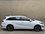 Kia Ceed Sportswagon 1.6 GDI PHEV DynamicLine | Facelift | Camera | Fabrieksgarantie | Apple CarPlay | Rijstrooksensor | LED | DAB | Keyless | 16 inch velgen | Climate control | Adaptieve Cruise control | Stoel&stuurverwarming | Volledig Onderhouden