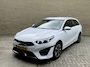 Kia Ceed Sportswagon 1.6 GDI PHEV DynamicLine | Facelift | Camera | Fabrieksgarantie | Apple CarPlay | Rijstrooksensor | LED | DAB | Keyless | 16 inch velgen | Climate control | Adaptieve Cruise control | Stoel&stuurverwarming | Volledig Onderhouden
