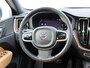 Volvo XC60 2.0 B5 Inscription Automaat / Panoramadak / Massage voorstoelen / Trekhaak / Luchtvering / Gelaagde ramen / Head-up Display / Alarm klasse 3