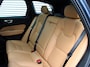 Volvo XC60 2.0 B5 Inscription Automaat / Panoramadak / Massage voorstoelen / Trekhaak / Luchtvering / Gelaagde ramen / Head-up Display / Alarm klasse 3