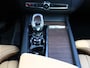 Volvo XC60 2.0 B5 Inscription Automaat / Panoramadak / Massage voorstoelen / Trekhaak / Luchtvering / Gelaagde ramen / Head-up Display / Alarm klasse 3