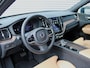 Volvo XC60 2.0 B5 Inscription Automaat / Panoramadak / Massage voorstoelen / Trekhaak / Luchtvering / Gelaagde ramen / Head-up Display / Alarm klasse 3