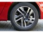 Peugeot 208 1.2 PURETECH 100PK ALLURE / CAMERA / STOELVERWARMING / KEYLESS / LED / 16"LMV / NAVI / CLIMA / PDC / BLUETOOTH