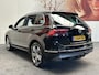 Volkswagen Tiguan 2.0 TSI 4MOTION HIGHLINE NAVIGATIE ADAPTIVE CRUISE CONTROL PANORAMA SCHUIF/KANTELDAK APPLE CARPLAY/ANDROID RIJSTROOKSENSOREN 360 CAMERA TREKHAAK ZEER MOOI !!