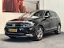 Volkswagen Tiguan 2.0 TSI 4MOTION HIGHLINE NAVIGATIE ADAPTIVE CRUISE CONTROL PANORAMA SCHUIF/KANTELDAK APPLE CARPLAY/ANDROID RIJSTROOKSENSOREN 360 CAMERA TREKHAAK ZEER MOOI !!