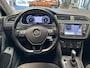 Volkswagen Tiguan 2.0 TSI 4MOTION HIGHLINE NAVIGATIE ADAPTIVE CRUISE CONTROL PANORAMA SCHUIF/KANTELDAK APPLE CARPLAY/ANDROID RIJSTROOKSENSOREN 360 CAMERA TREKHAAK ZEER MOOI !!