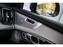 Volvo XC90 2.0 T8 Plug-in hybrid AWD Ultra Dark Exec. Ed. | Adaptieve Cruise Control | Elektr. schuif-\-kanteldak | 360 Camera | Luchtvering | Bowers & Wilkins Premium Audio | Extra getint glas | Gelamineerde ramen | Geventileerde voorstoelen | Stoelverwarming | Stoelmassage | Verwarmd stuurwiel | Google Services | Head-up display | Alcantara hemelbekleding | 22" Lichtmetalen velgen |