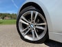 BMW 3-Serie 320i High Executive Automaat / 2e Eigenaar / Bi-Xenon / 18" Velgen / Navi / Clima / Dealer Onderhouden / PDC / Cruise