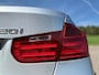 BMW 3-Serie 320i High Executive Automaat / 2e Eigenaar / Bi-Xenon / 18" Velgen / Navi / Clima / Dealer Onderhouden / PDC / Cruise