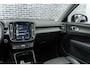 Volvo XC40 2.0 T4 Inscription | Trekhaak | Panoramadak | Achteruitrijcamera | BLIS | Cruise Control Adaptief | Elektrisch Verstelbare Voorstoelen | Navigatie | Apple Carplay | Android Auto | Keyless Entry | LED Koplampen Adaptief