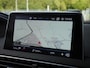 Peugeot 3008 1.2T Automaat Blue Lease Premium | Trekhaak | 19 inch lichtmetalen velgen | Elektrisch bedienbare kofferbakklep | Navigatie | Achteruitrijcamera | Draadloze telefoonlader | Keyless entry en start