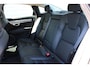 Volvo S90 T4 Automaat Momentum+ | Dealeronderhouden | Pilot Assist & Adaptive Cruise Control | Dodehoekdetectie met correctie | Parkeersensoren voor & achter | Apple Carplay & Android Auto | Lederen bekleding | Rijstrookdetectie met correctie | Voorstoelen verwarmd | Verkeersbord detectie | uitwijk assistent |