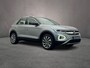 Volkswagen T-Roc 1.5 TSI Style 150pk DSG Automaat, Trekhaak, Panoramadak, Adaptive cruise control, Stoelverwarming, Elektrische achterklep, Navigatie, Achteruitrijcamera, Parkeersensoren