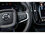 Volvo EX40 Single Motor Extended Range Ultra Black Ed. 82 kWh | Black Edition | Europa | Schuif-/Kanteldak | Harman Kardon Audio | Adaptieve Cruise Control | Stuur-/Stoelverwarming V+A | Warmtepomp | Getint Glas |