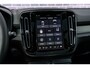 Volvo EX40 Single Motor Extended Range Ultra Black Ed. 82 kWh | Black Edition | Europa | Schuif-/Kanteldak | Harman Kardon Audio | Adaptieve Cruise Control | Stuur-/Stoelverwarming V+A | Warmtepomp | Getint Glas |